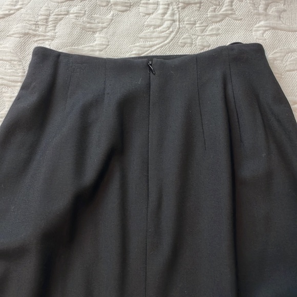 VALERIE STEVENS Pure Wool QUALITY SHARP BLACK LINED SKIRT W/BACK SLIT - SZ 4P - Picture 3 of 4